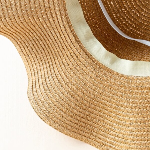 Artisan Handmade Natural Minimalist Packable Wavy Brim Straw Hat, One Size. - Picture 11 of 12